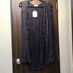 NWT sleeveless cardigan Buckle